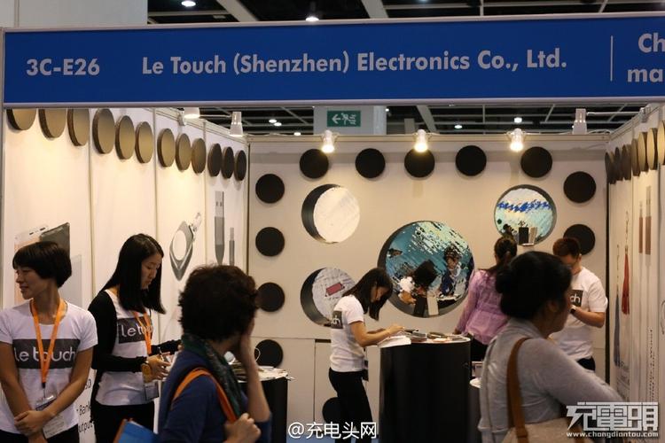 2016香港秋季電子產品展丨letouch迷你蘋果手表充電寶亮相